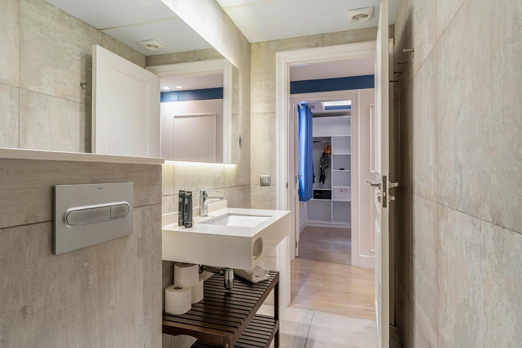 Enjoybcn Colon Apartment